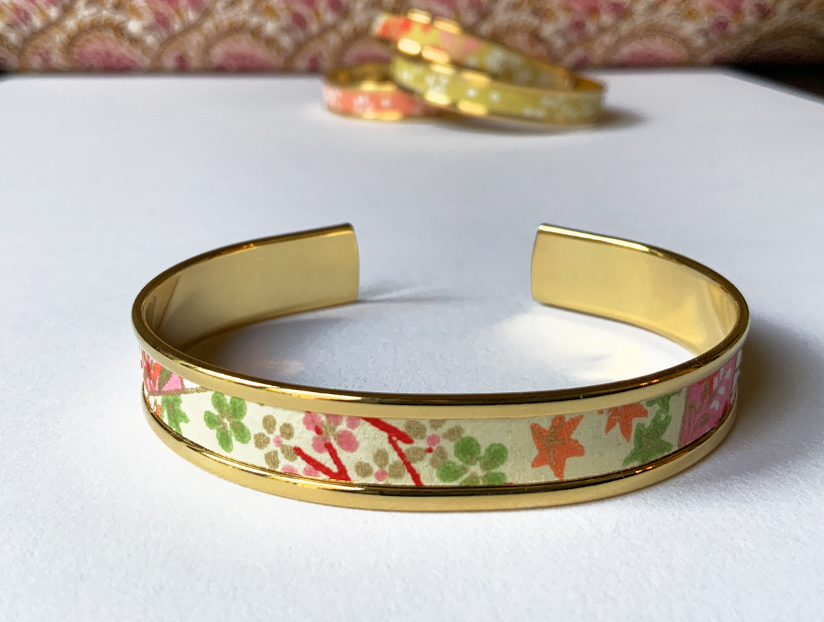 BRACELET MANCHETTE DOR  L'OR FIN ET PAPIER JAPONAIS PRINTEMPS EN FLEUR